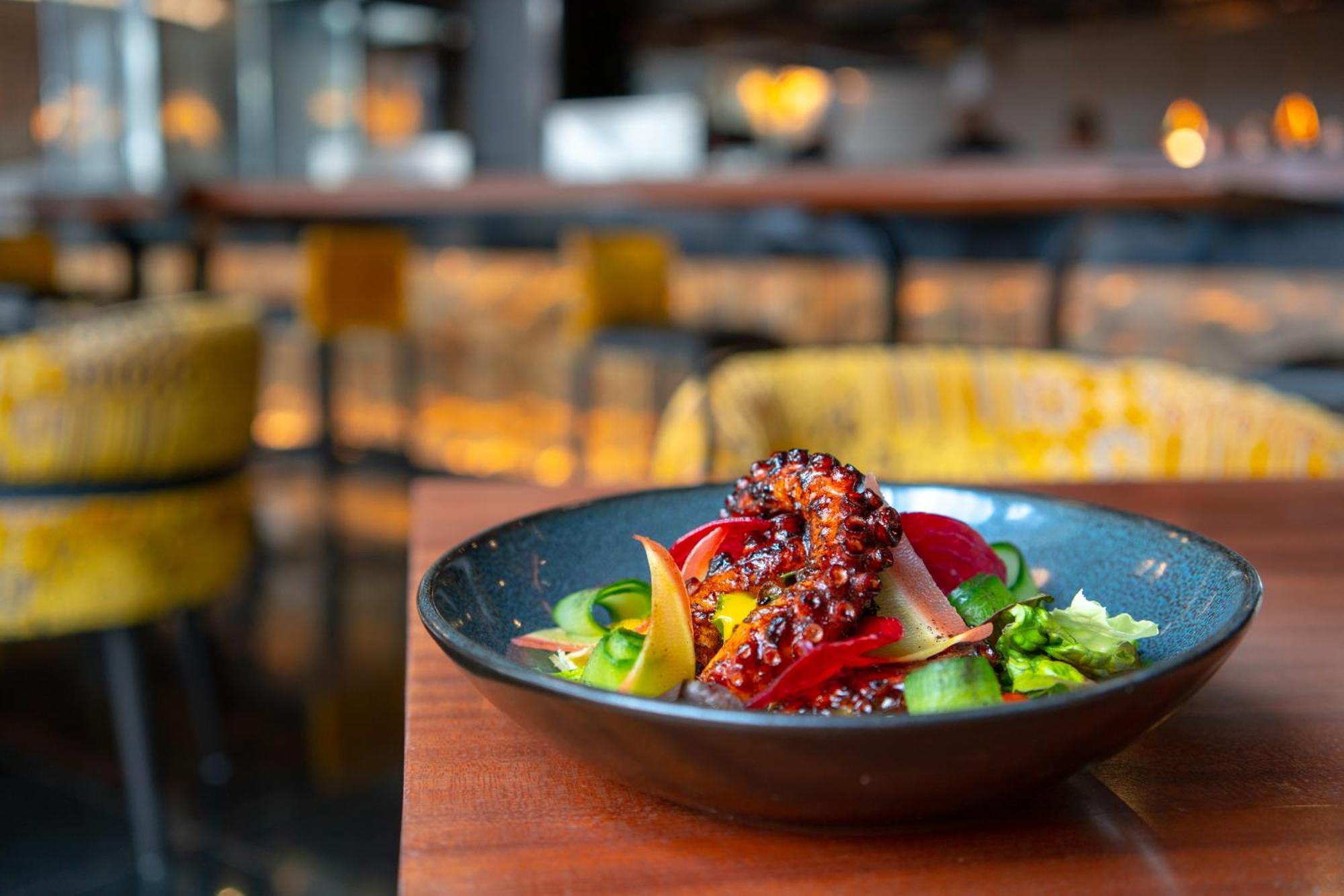 Moevenpick Hotel Du Lac Tunis Ngoại thất bức ảnh Octopus salad